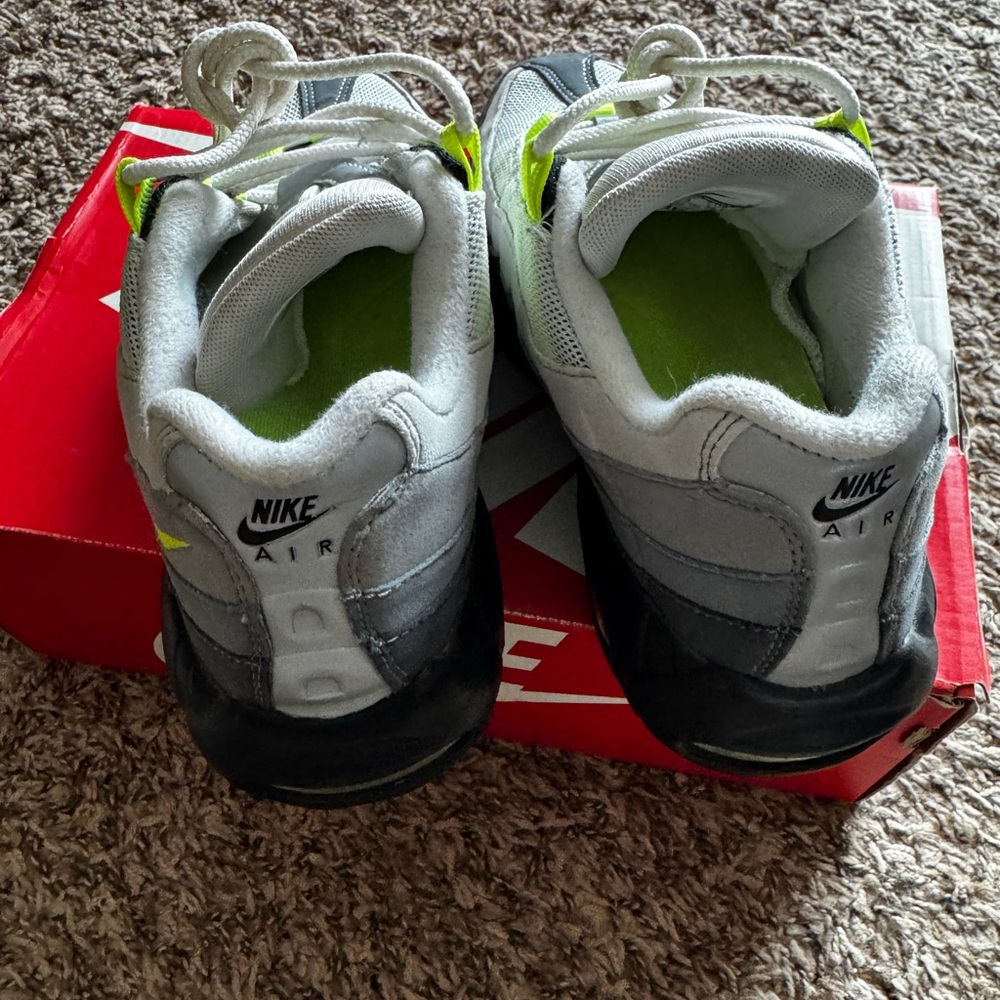 Nike Men’s Air Max 95 in Gray and Volt….unisex , woman’s 7.5
Men’s 6 - Picture 3 of 6
